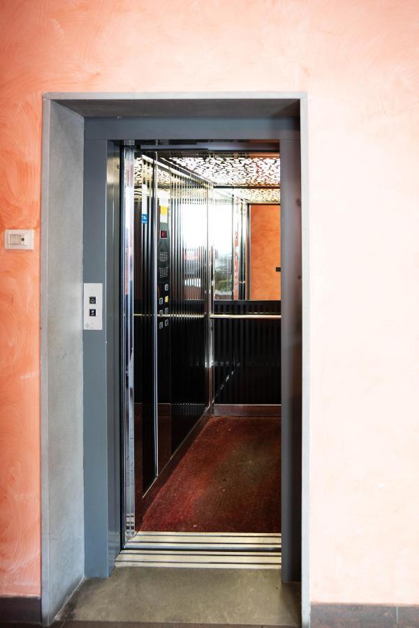 V12 Apartments - Tadini 14 Novara Zewnętrze zdjęcie